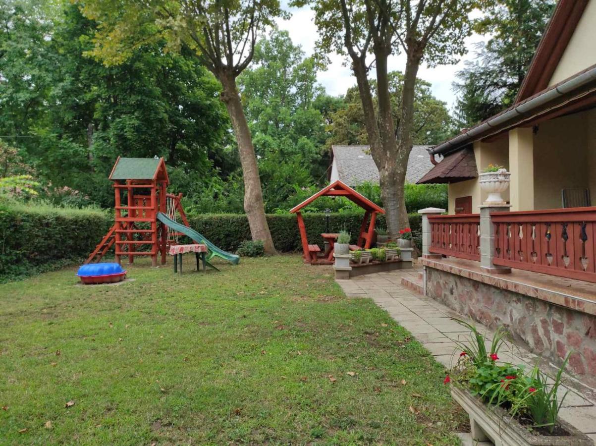 Balatonszemesi Nyaralohaz Villa Exteriör bild
